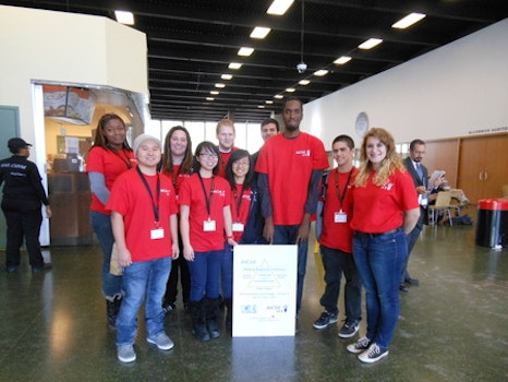 Ai Ch E Iit Volunteers At Ai Ch E 5th Midwest Regional Conference T-Shirt Photo