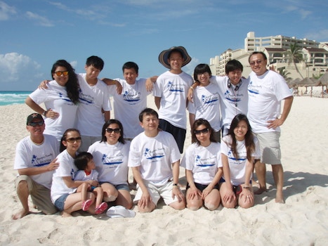 Nguyen Family Cancun 2013 T-Shirt Photo