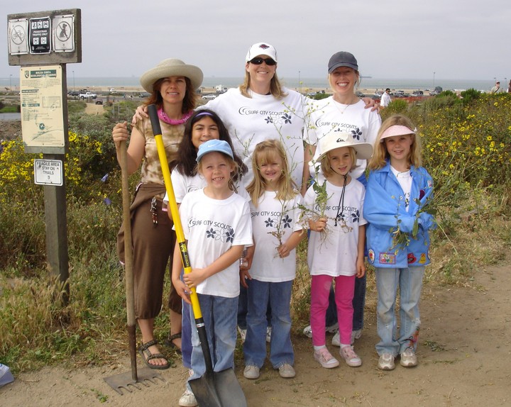 Brownies Helping Bolsa Chica Stewards Clean Up T-Shirt Photo