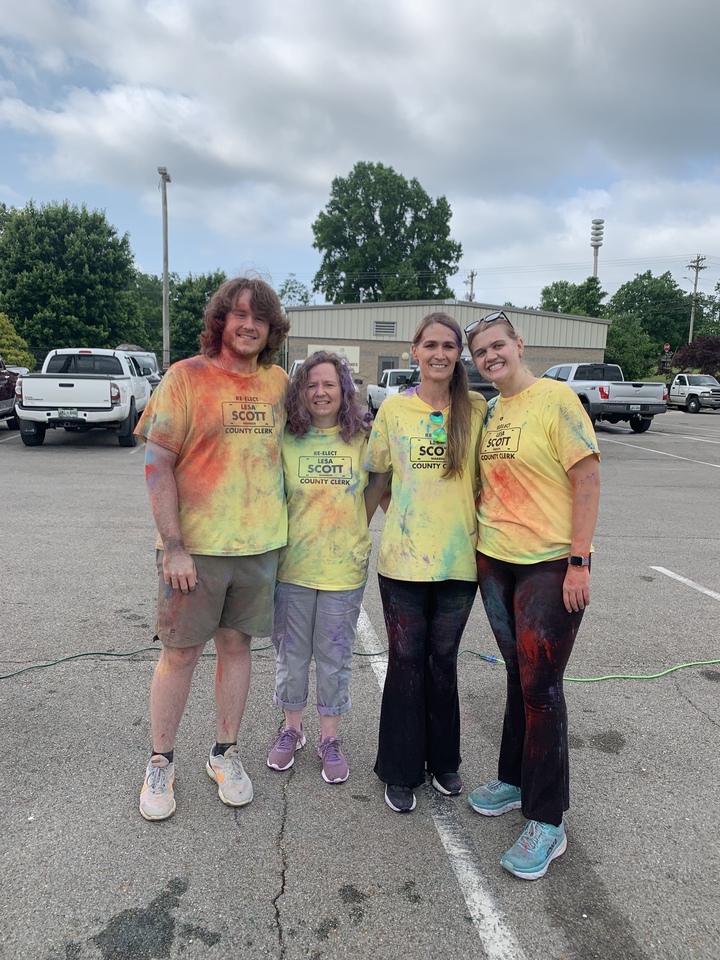 Yellow Goes With Everything! T-Shirt Photo